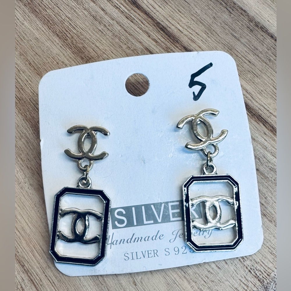 FASHION EARRINGS - Picture 2 of 2